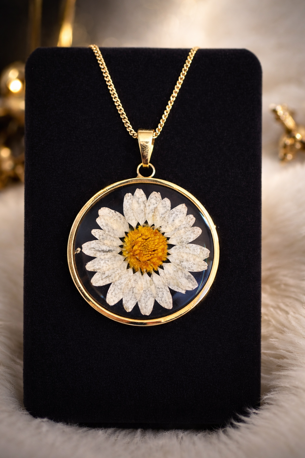 Daisy Gold Pendant Necklace