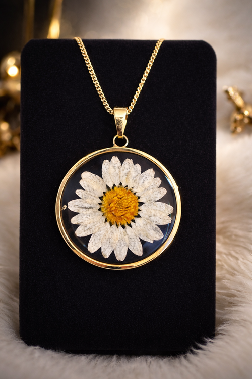Daisy Gold Pendant Necklace