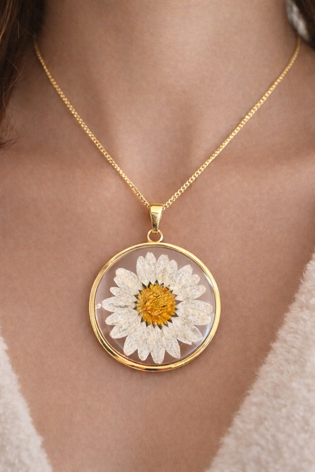 Daisy Gold Pendant Necklace